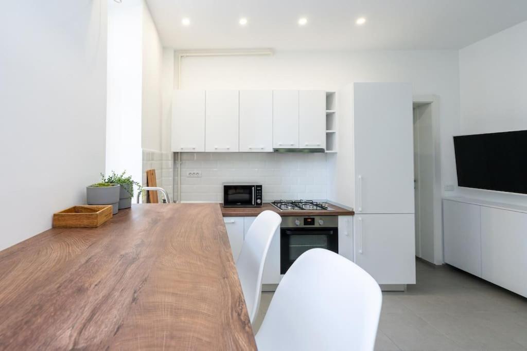 Holiday Vibe - 2R Apartment In Piata Romana Bucarest Exterior foto