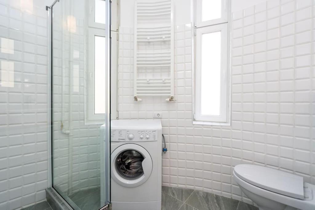 Holiday Vibe - 2R Apartment In Piata Romana Bucarest Exterior foto